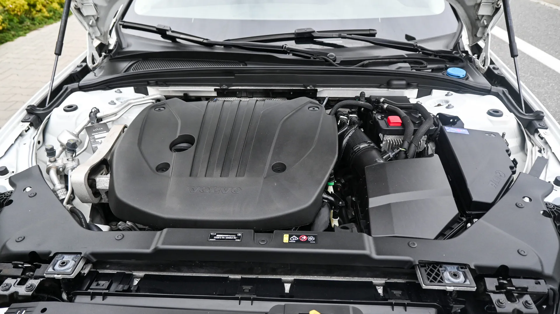 Volvo V60 B3 Momentum MildHybrid - Salon PL 2021 Biały - zdjęcie 23 | AUTOTOJA.PL