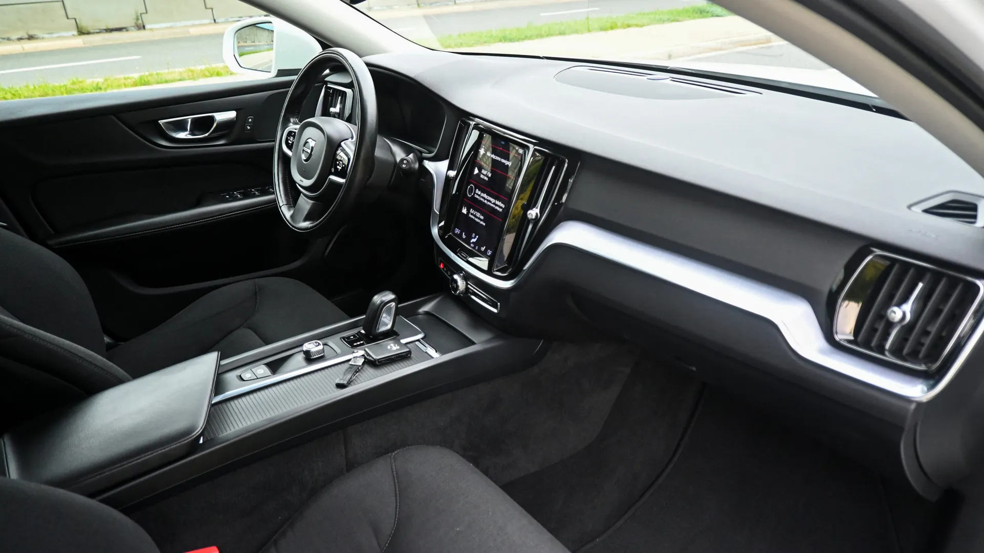 Volvo V60 B3 Momentum MildHybrid - Salon PL 2021 Biały - zdjęcie 24 | AUTOTOJA.PL