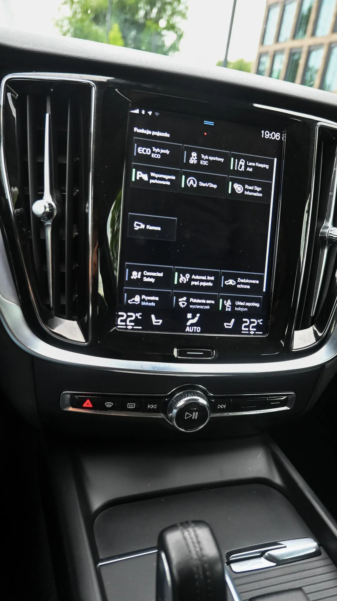 Volvo V60 B3 Momentum MildHybrid - Salon PL 2021 Biały - zdjęcie 33 | AUTOTOJA.PL