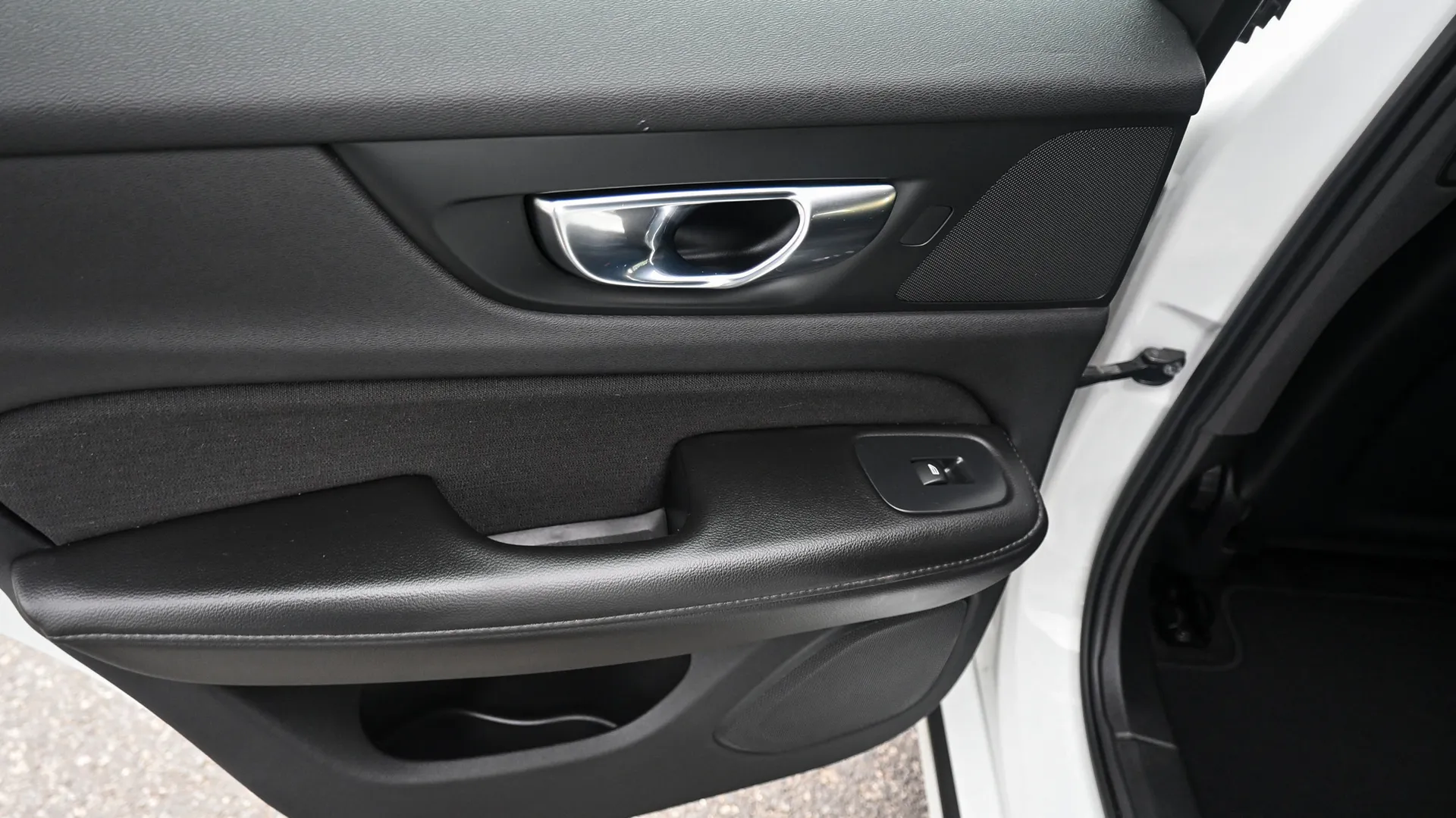 Volvo V60 B3 Momentum MildHybrid - Salon PL 2021 Biały - zdjęcie 39 | AUTOTOJA.PL