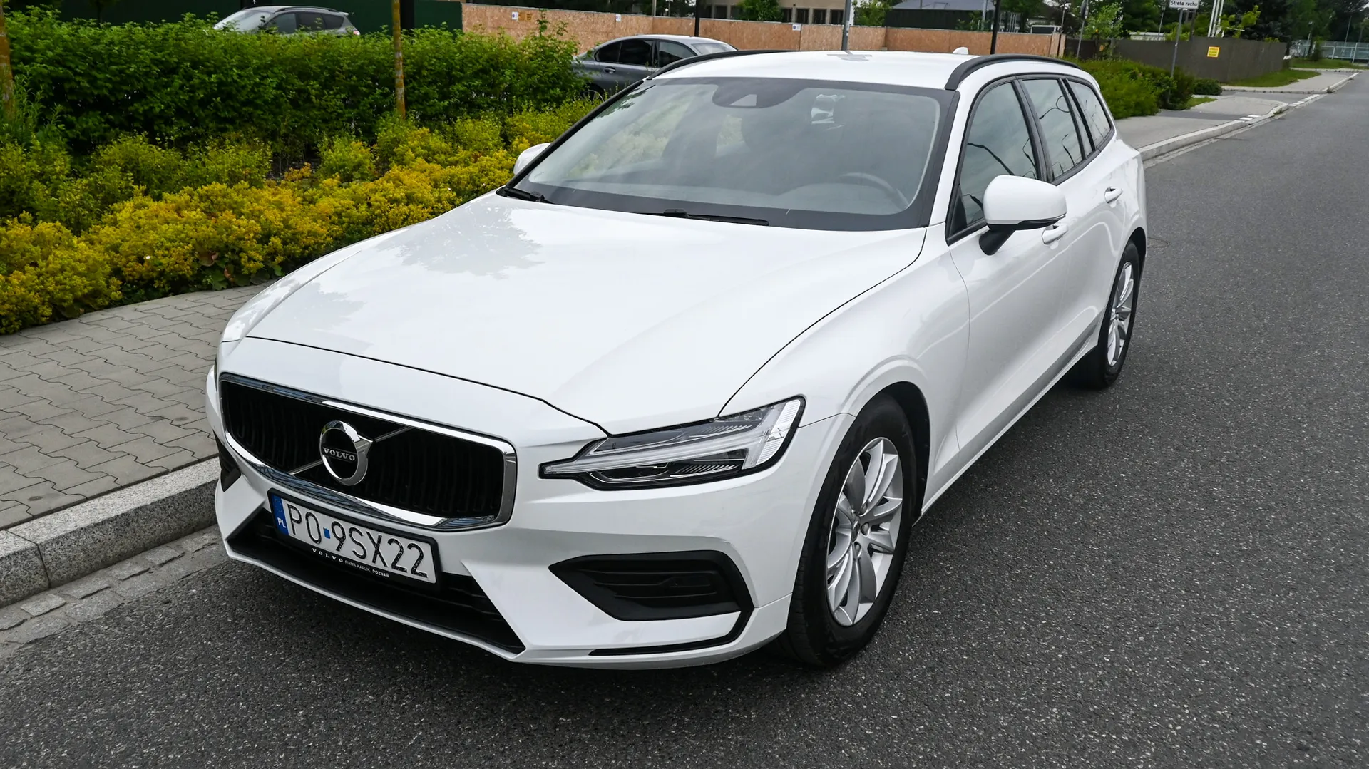Volvo V60 B3 Momentum MildHybrid - Salon PL 2021 Biały - widok ogłoszenia