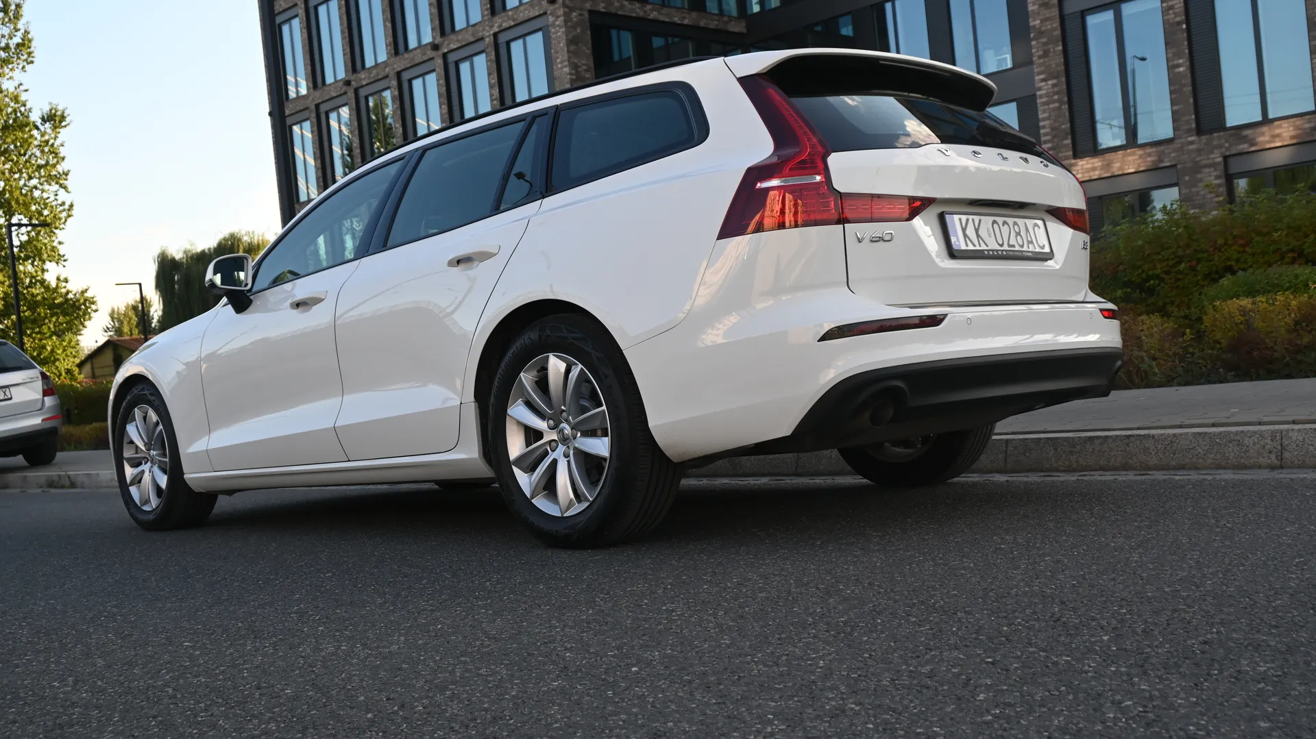Volvo V60 B3 Momentum MildHybrid - Salon PL 2021 na sprzedaż - galeria zdjęć, zdjęcie 14 | AUTOTOJA Kraków Volvo V60 B3 Momentum MildHybrid - Salon PL 2021 na sprzedaż - galeria zdjęć, zdjęcie 14 | AUTOTOJA Kraków