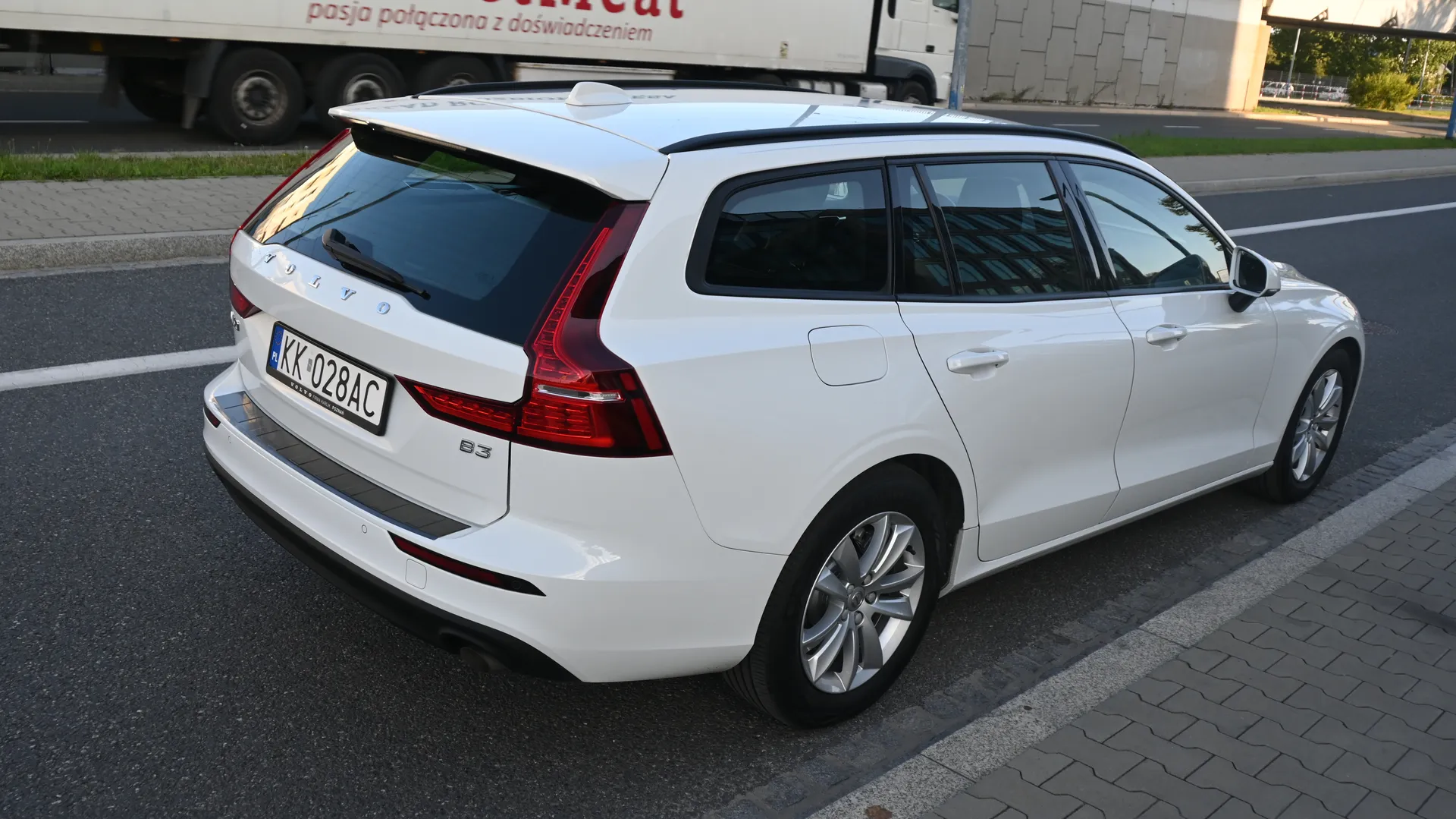 Volvo V60 B3 Momentum MildHybrid - Salon PL 2021 na sprzedaż - galeria zdjęć, zdjęcie 9 | AUTOTOJA Kraków Volvo V60 B3 Momentum MildHybrid - Salon PL 2021 na sprzedaż - galeria zdjęć, zdjęcie 9 | AUTOTOJA Kraków