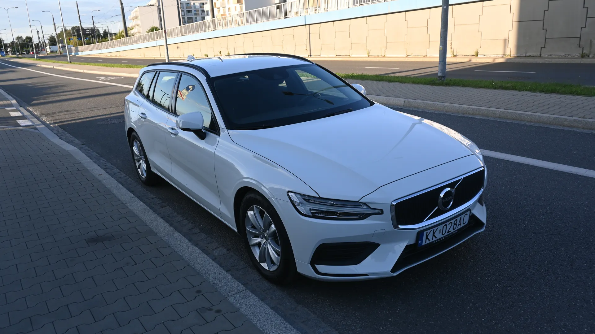 Volvo V60 B3 Momentum MildHybrid - Salon PL 2021 na sprzedaż - galeria zdjęć, zdjęcie 7 | AUTOTOJA Kraków Volvo V60 B3 Momentum MildHybrid - Salon PL 2021 na sprzedaż - galeria zdjęć, zdjęcie 7 | AUTOTOJA Kraków