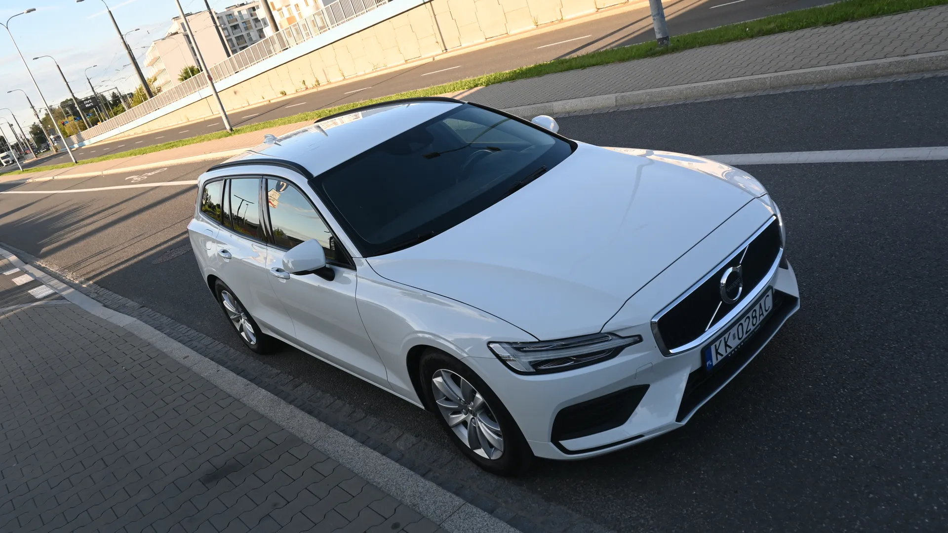 Volvo V60 B3 Momentum MildHybrid - Salon PL 2021 na sprzedaż - stan felg i detale nadwozia | AUTOTOJA.PL Volvo V60 B3 Momentum MildHybrid - Salon PL 2021 na sprzedaż - stan felg i detale nadwozia | AUTOTOJA.PL