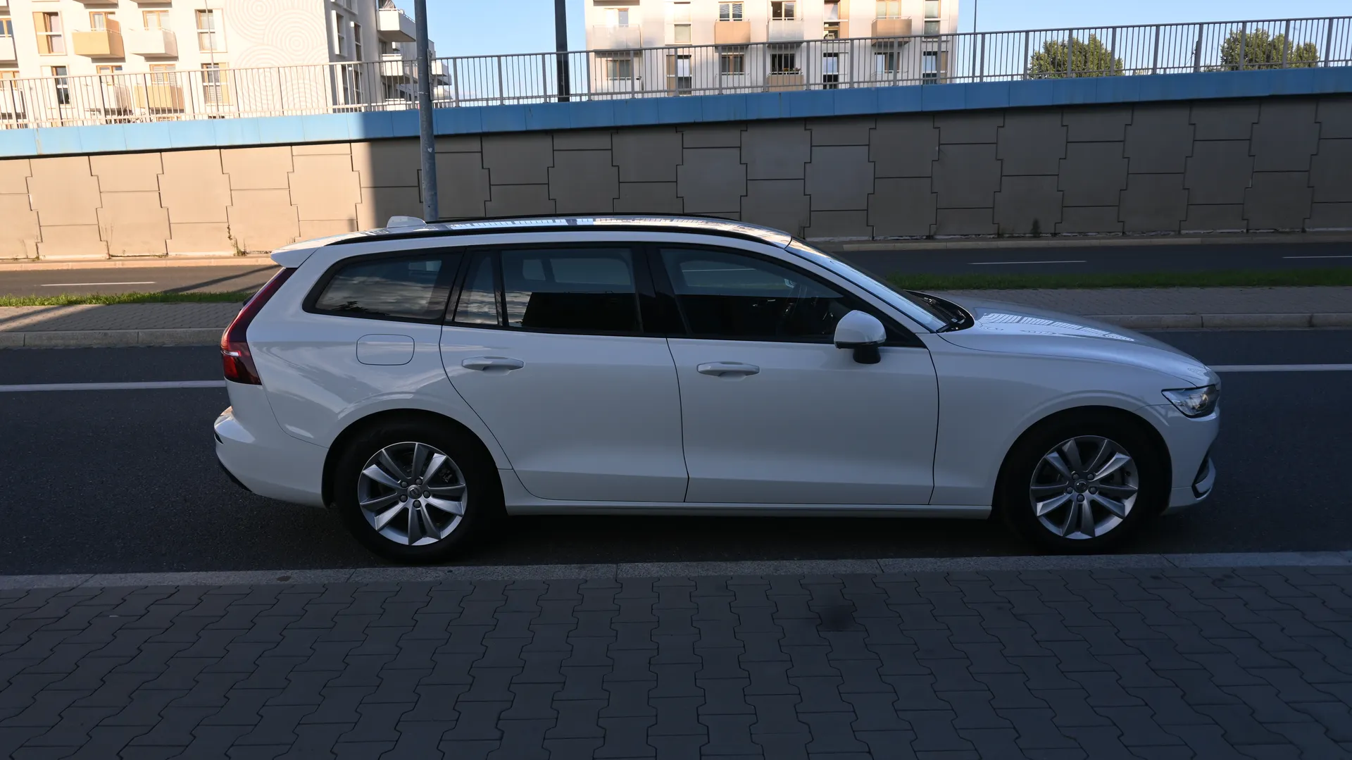 Volvo V60 B3 Momentum MildHybrid - Salon PL 2021 na sprzedaż - galeria zdjęć, zdjęcie 8 | AUTOTOJA Kraków Volvo V60 B3 Momentum MildHybrid - Salon PL 2021 na sprzedaż - galeria zdjęć, zdjęcie 8 | AUTOTOJA Kraków