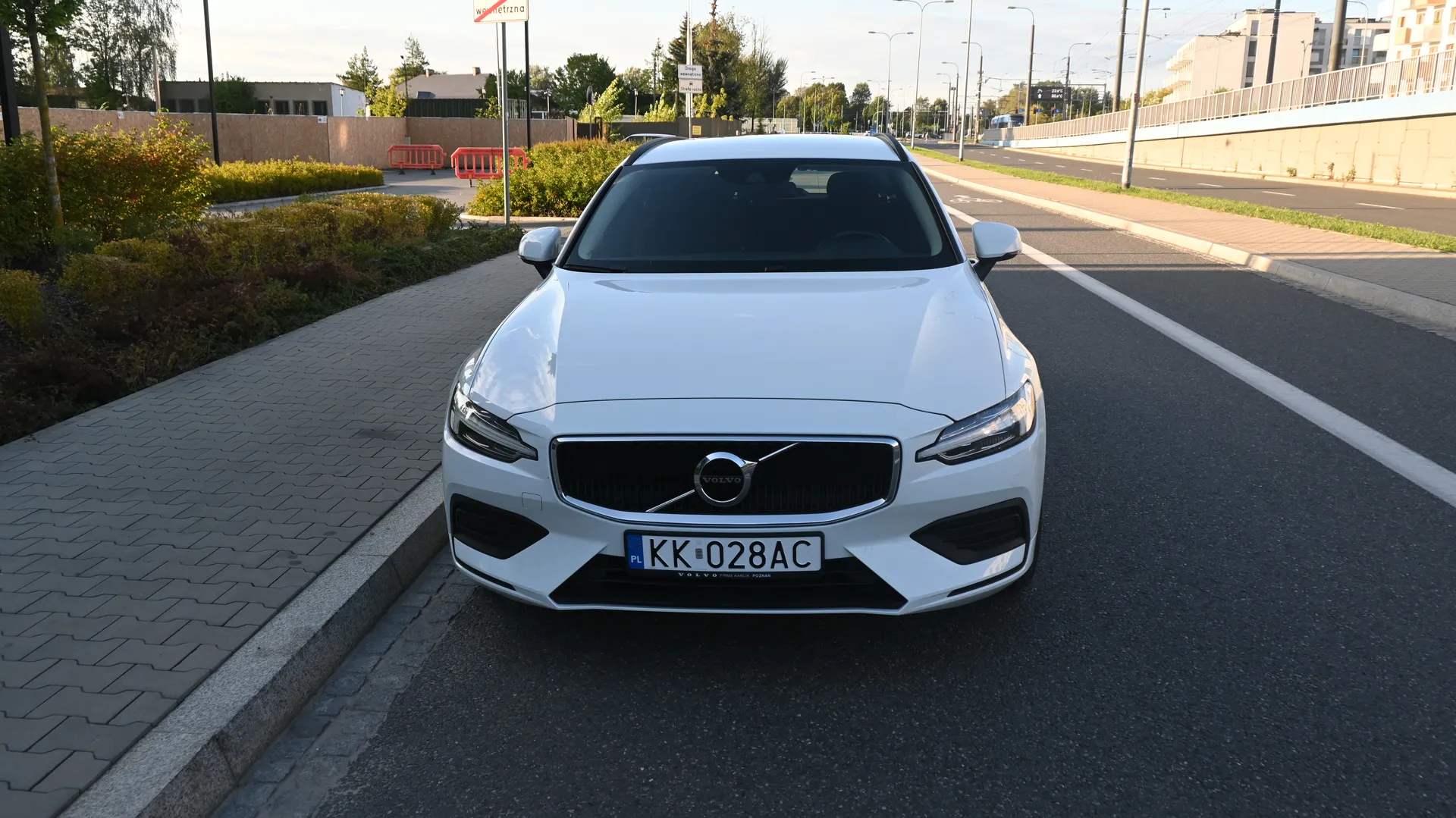 Volvo V60 B3 Momentum MildHybrid - Salon PL 2021 na sprzedaż - fotele i przestrzeń pasażerska · Kraków Volvo V60 B3 Momentum MildHybrid - Salon PL 2021 na sprzedaż - fotele i przestrzeń pasażerska · Kraków
