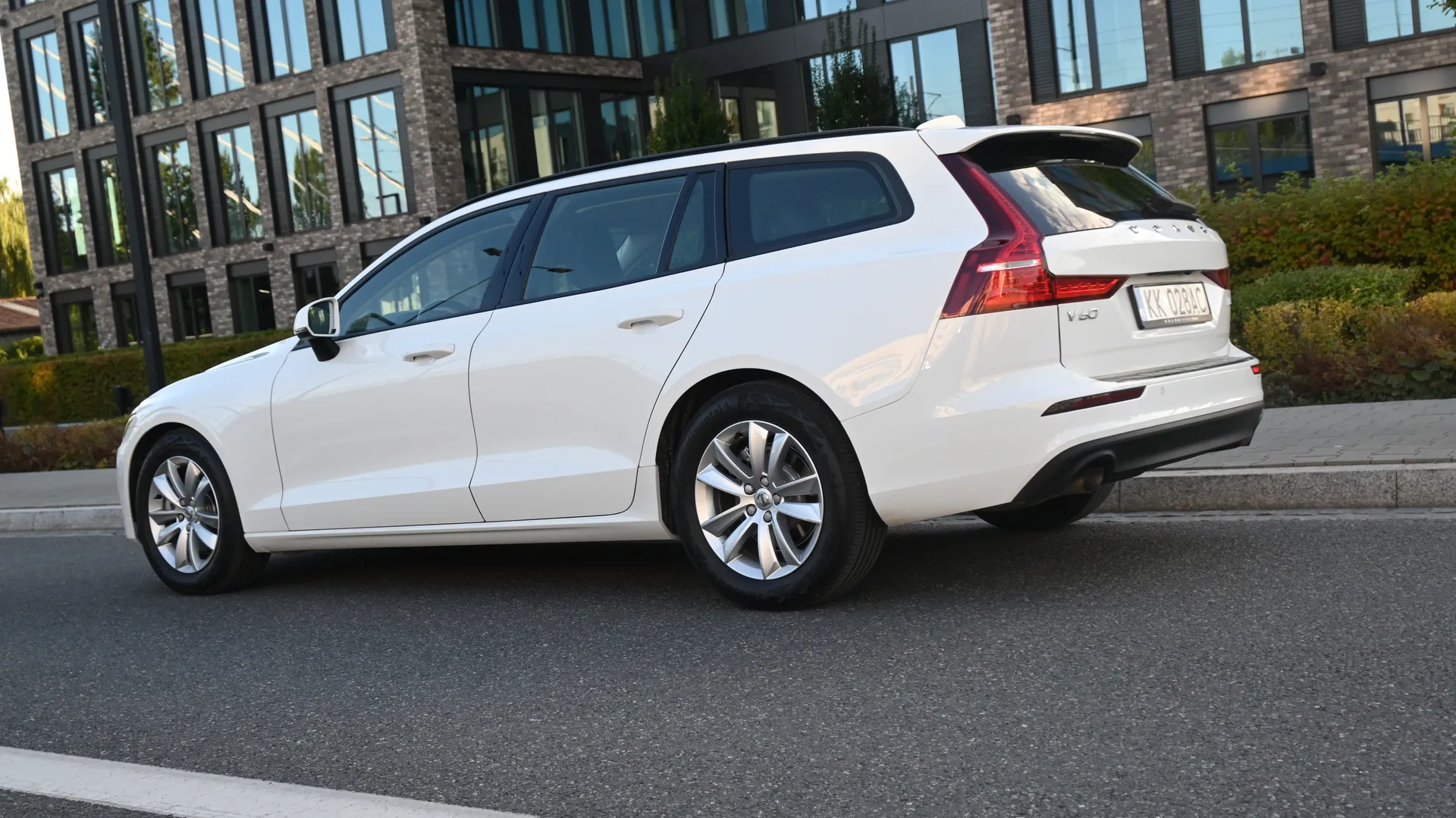 Volvo V60 B3 Momentum MildHybrid - Salon PL 2021 na sprzedaż - galeria zdjęć, zdjęcie 13 | AUTOTOJA Kraków Volvo V60 B3 Momentum MildHybrid - Salon PL 2021 na sprzedaż - galeria zdjęć, zdjęcie 13 | AUTOTOJA Kraków