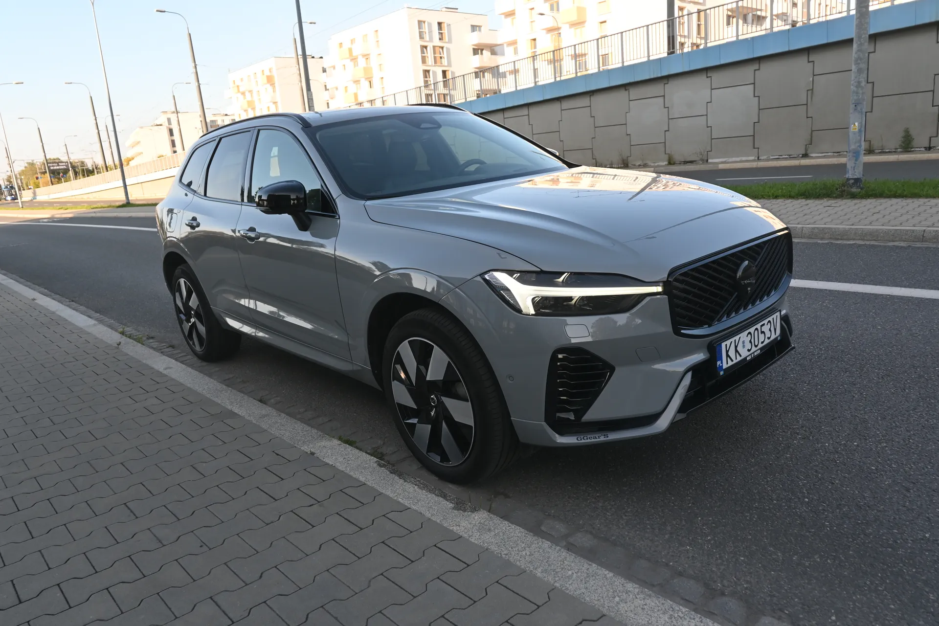 Volvo Xc60 T6 AWD Recherge 2023 na sprzedaż - widok z przodu · Salon Kraków AUTOTOJA.PL Volvo Xc60 T6 AWD Recherge 2023 na sprzedaż - widok z przodu · Salon Kraków AUTOTOJA.PL