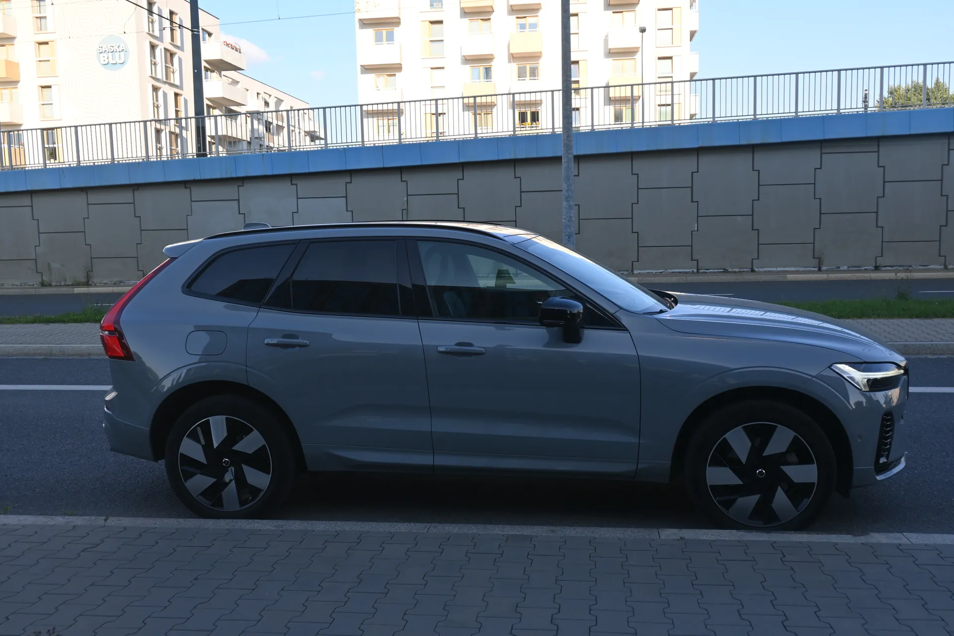 Volvo Xc60 T6 AWD Recherge 2023 na sprzedaż - tył pojazdu, ogłoszenie sprzedaży Kraków Volvo Xc60 T6 AWD Recherge 2023 na sprzedaż - tył pojazdu, ogłoszenie sprzedaży Kraków