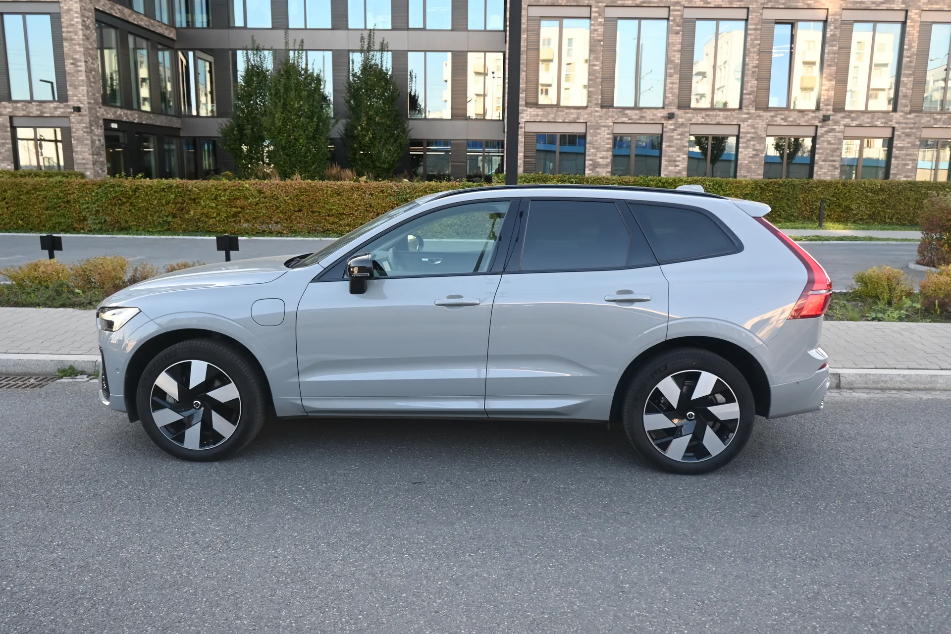 Volvo Xc60 T6 AWD Recherge 2023 na sprzedaż - stan felg i detale nadwozia | AUTOTOJA.PL Volvo Xc60 T6 AWD Recherge 2023 na sprzedaż - stan felg i detale nadwozia | AUTOTOJA.PL