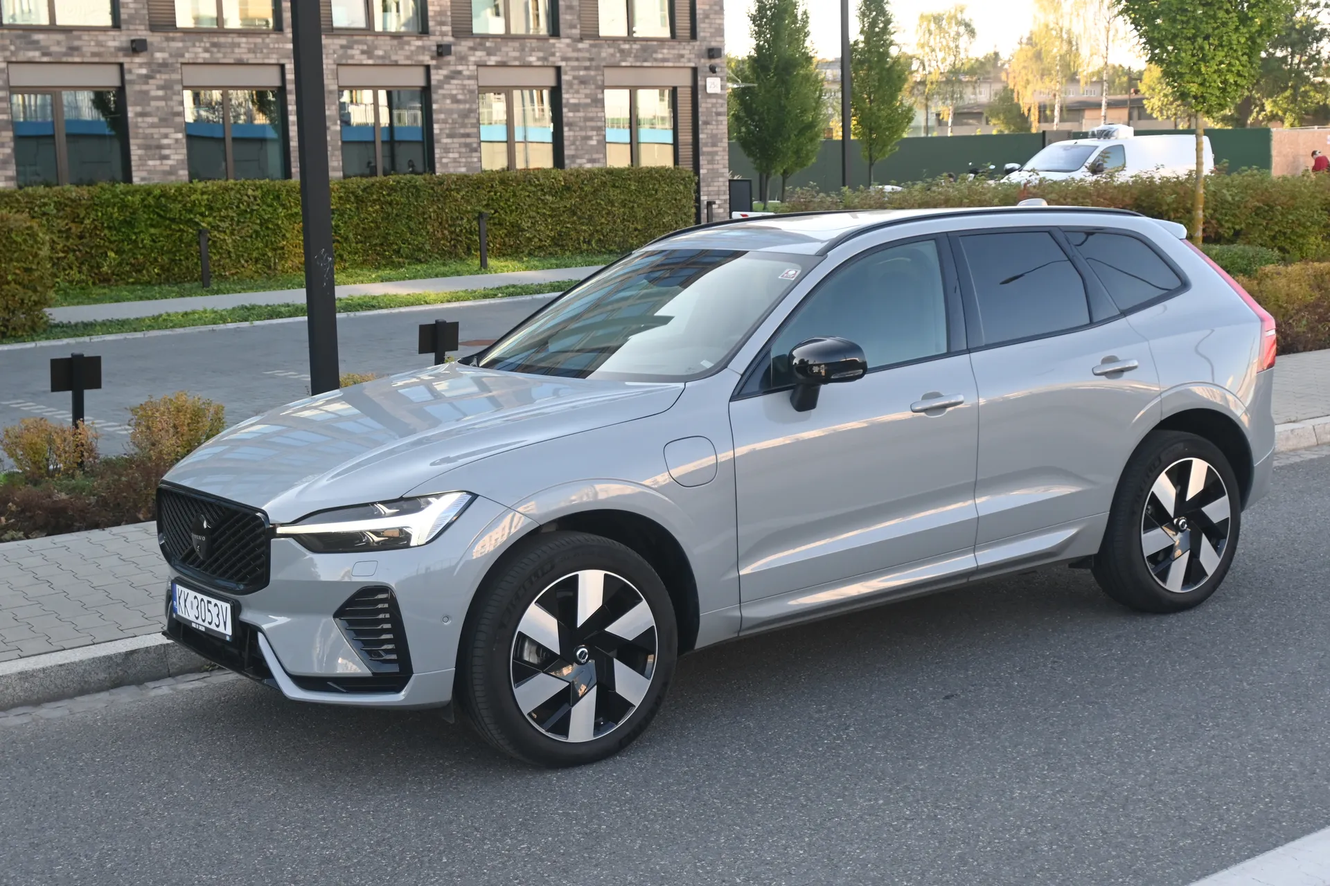 Volvo Xc60 T6 AWD Recherge 2023 szary - widok ogłoszenia
