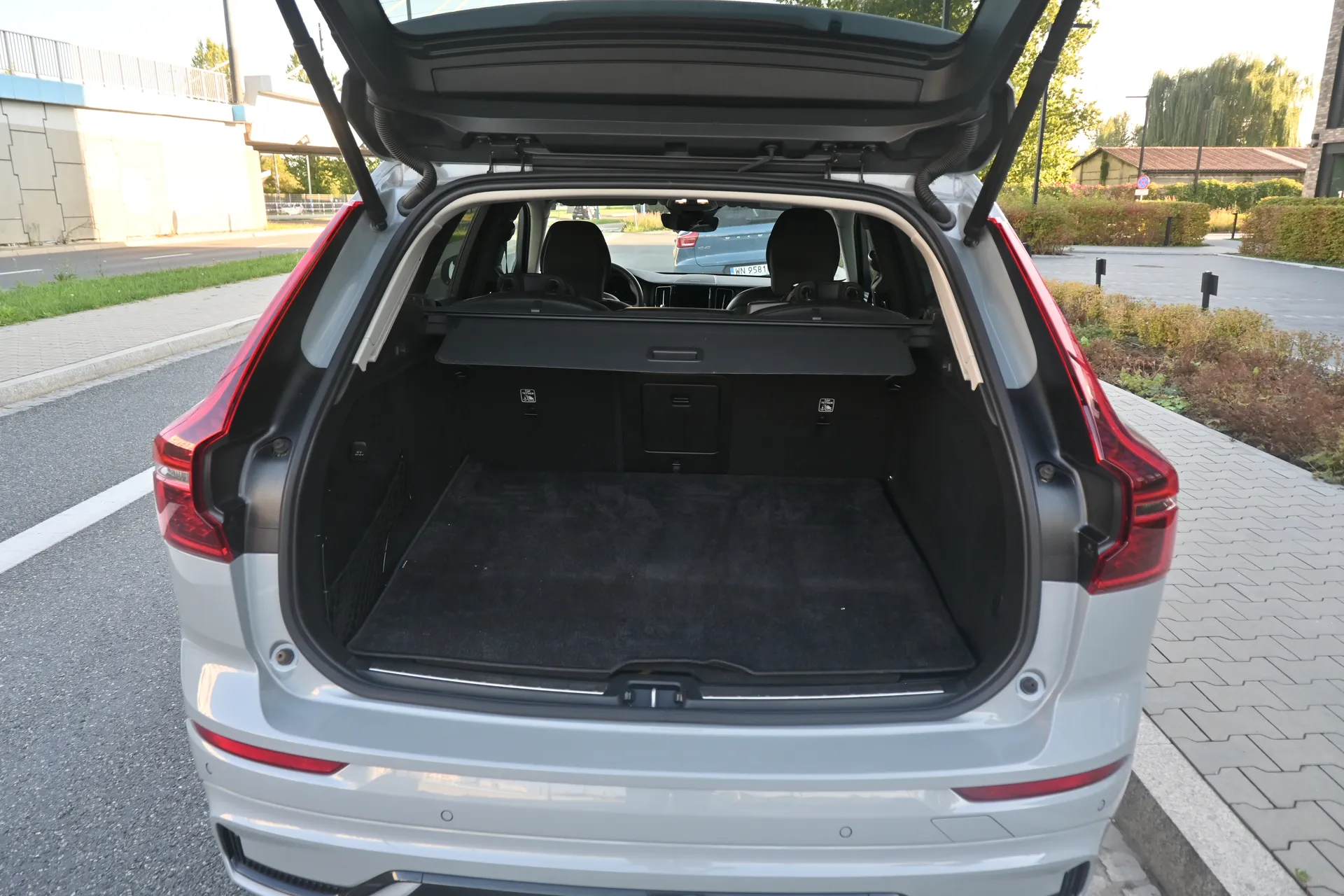 Volvo Xc60 T6 AWD Recherge 2023 na sprzedaż - galeria zdjęć, zdjęcie 9 | AUTOTOJA Kraków Volvo Xc60 T6 AWD Recherge 2023 na sprzedaż - galeria zdjęć, zdjęcie 9 | AUTOTOJA Kraków