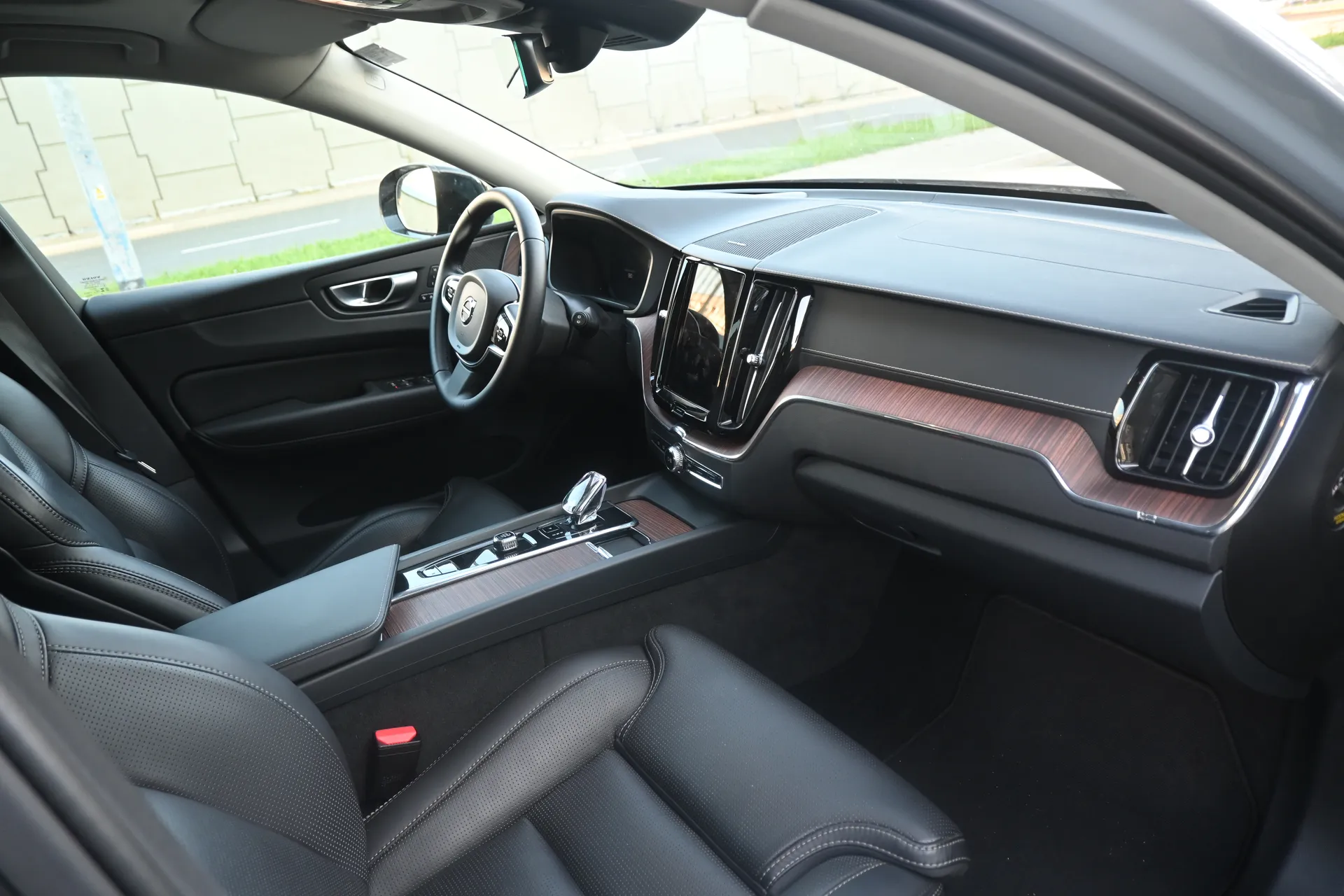 Volvo Xc60 T6 AWD Recherge 2023 na sprzedaż - galeria zdjęć, zdjęcie 24 | AUTOTOJA Kraków Volvo Xc60 T6 AWD Recherge 2023 na sprzedaż - galeria zdjęć, zdjęcie 24 | AUTOTOJA Kraków
