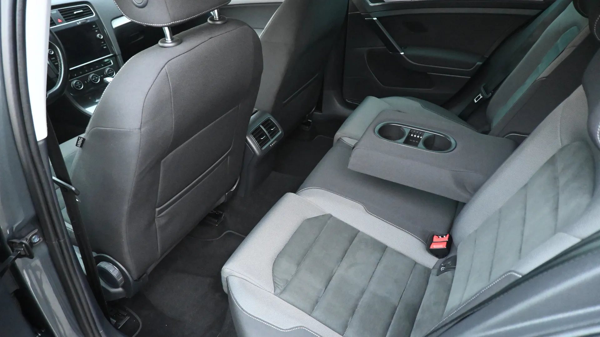 VW Golf VII Alltrack 2.0 TDI DSG 4Motion 2019 na sprzedaż - galeria zdjęć, zdjęcie 32 | AUTOTOJA Kraków VW Golf VII Alltrack 2.0 TDI DSG 4Motion 2019 na sprzedaż - galeria zdjęć, zdjęcie 32 | AUTOTOJA Kraków