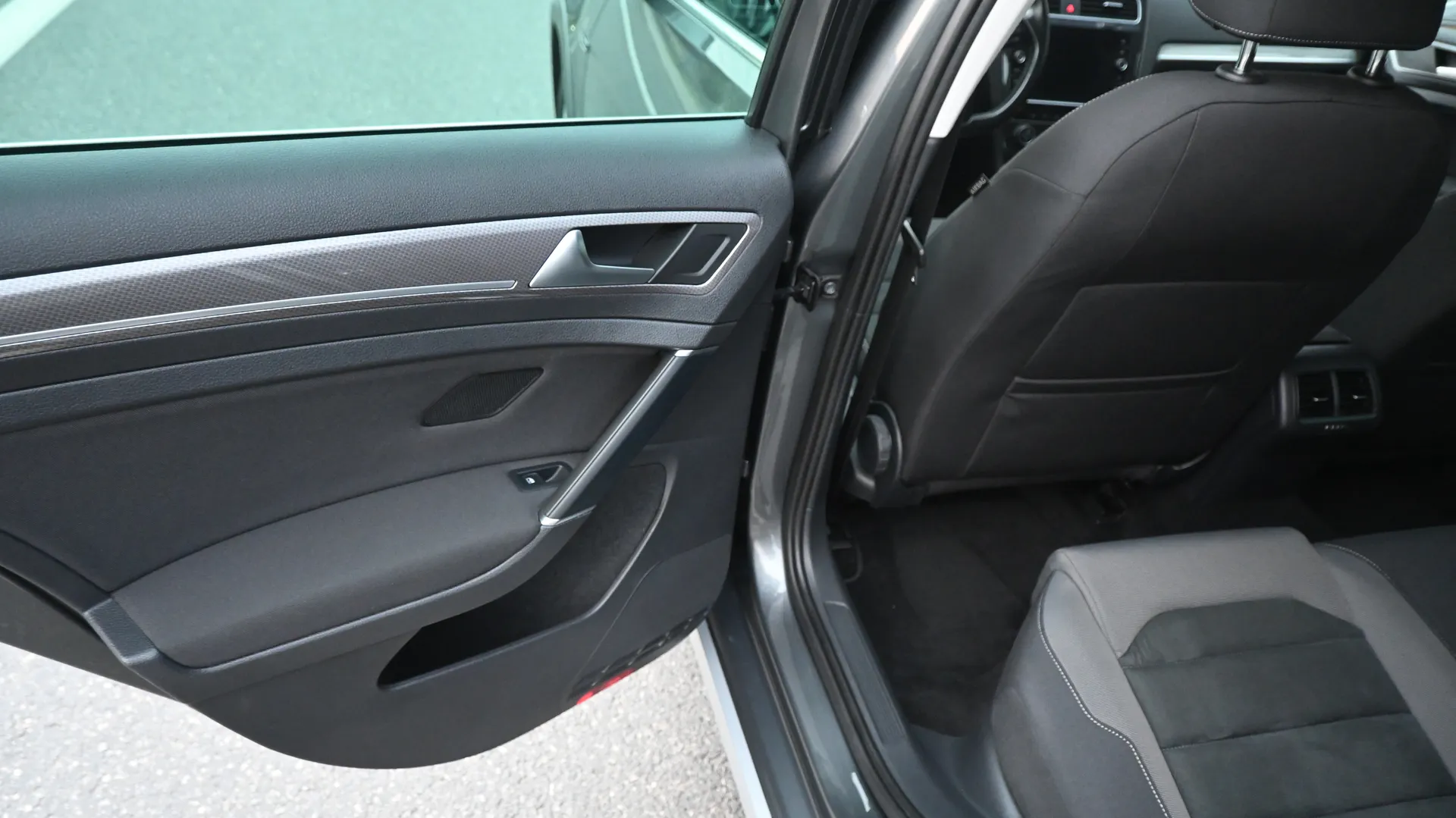 VW Golf VII Alltrack 2.0 TDI DSG 4Motion 2019 na sprzedaż - galeria zdjęć, zdjęcie 33 | AUTOTOJA Kraków VW Golf VII Alltrack 2.0 TDI DSG 4Motion 2019 na sprzedaż - galeria zdjęć, zdjęcie 33 | AUTOTOJA Kraków
