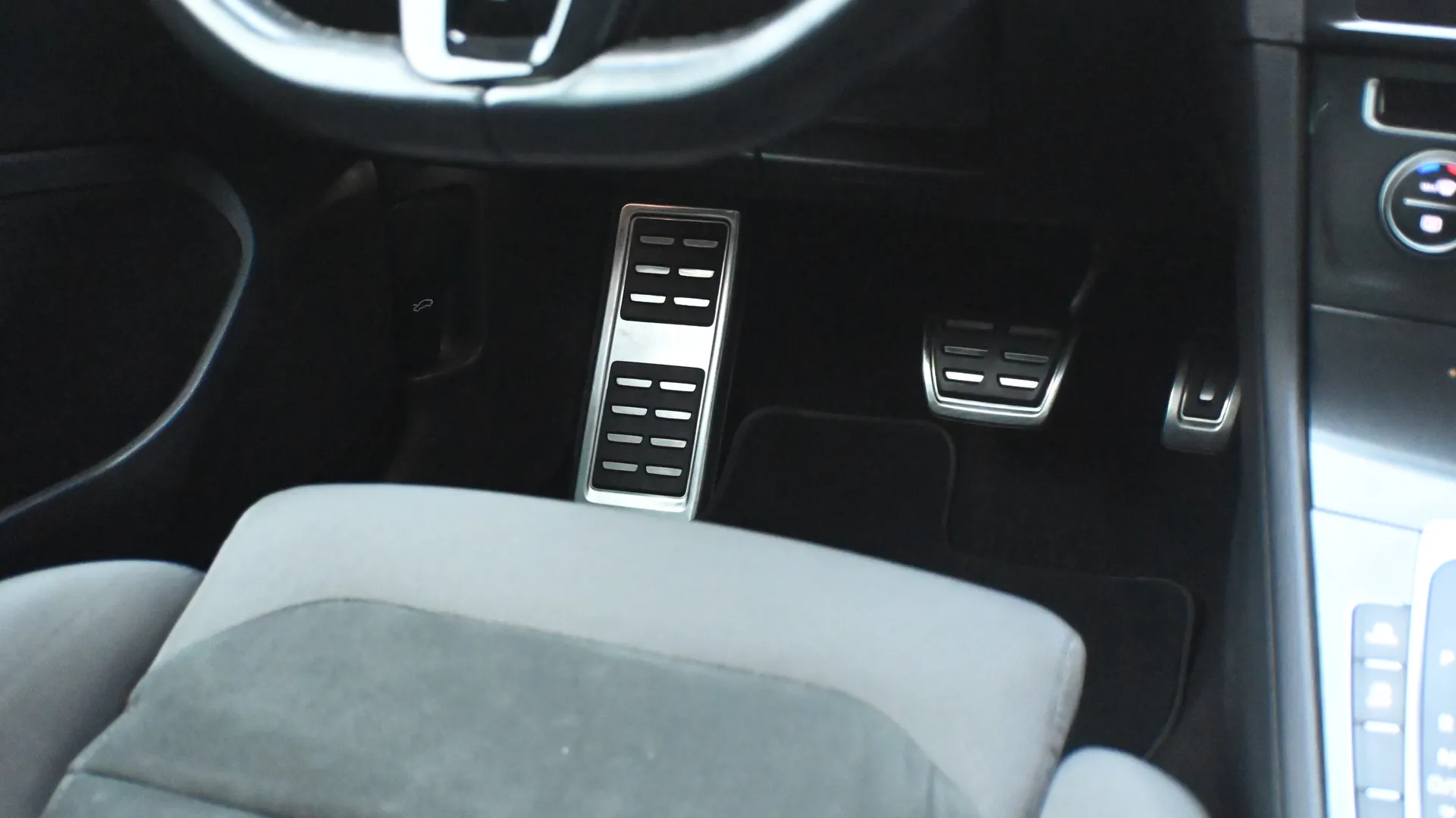 VW Golf VII Alltrack 2.0 TDI DSG 4Motion 2019 na sprzedaż - galeria zdjęć, zdjęcie 38 | AUTOTOJA Kraków VW Golf VII Alltrack 2.0 TDI DSG 4Motion 2019 na sprzedaż - galeria zdjęć, zdjęcie 38 | AUTOTOJA Kraków