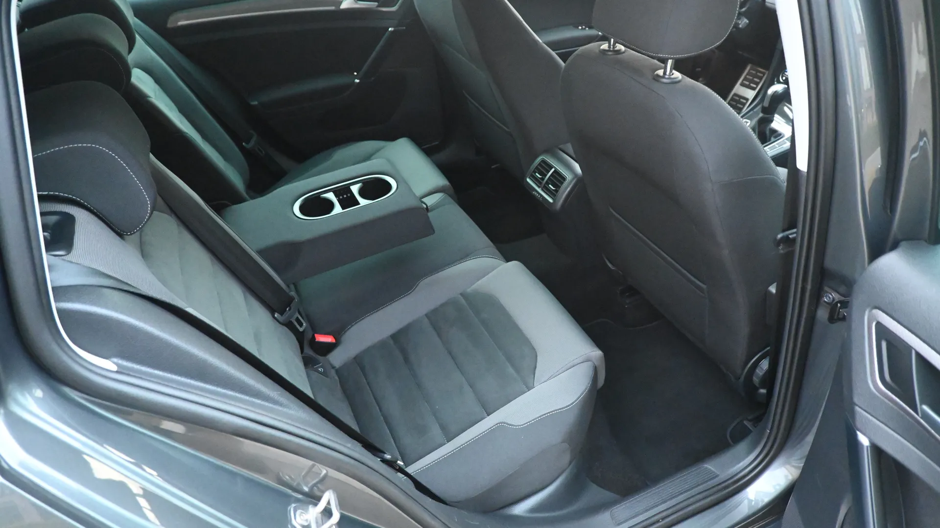 VW Golf VII Alltrack 2.0 TDI DSG 4Motion 2019 na sprzedaż - galeria zdjęć, zdjęcie 39 | AUTOTOJA Kraków VW Golf VII Alltrack 2.0 TDI DSG 4Motion 2019 na sprzedaż - galeria zdjęć, zdjęcie 39 | AUTOTOJA Kraków