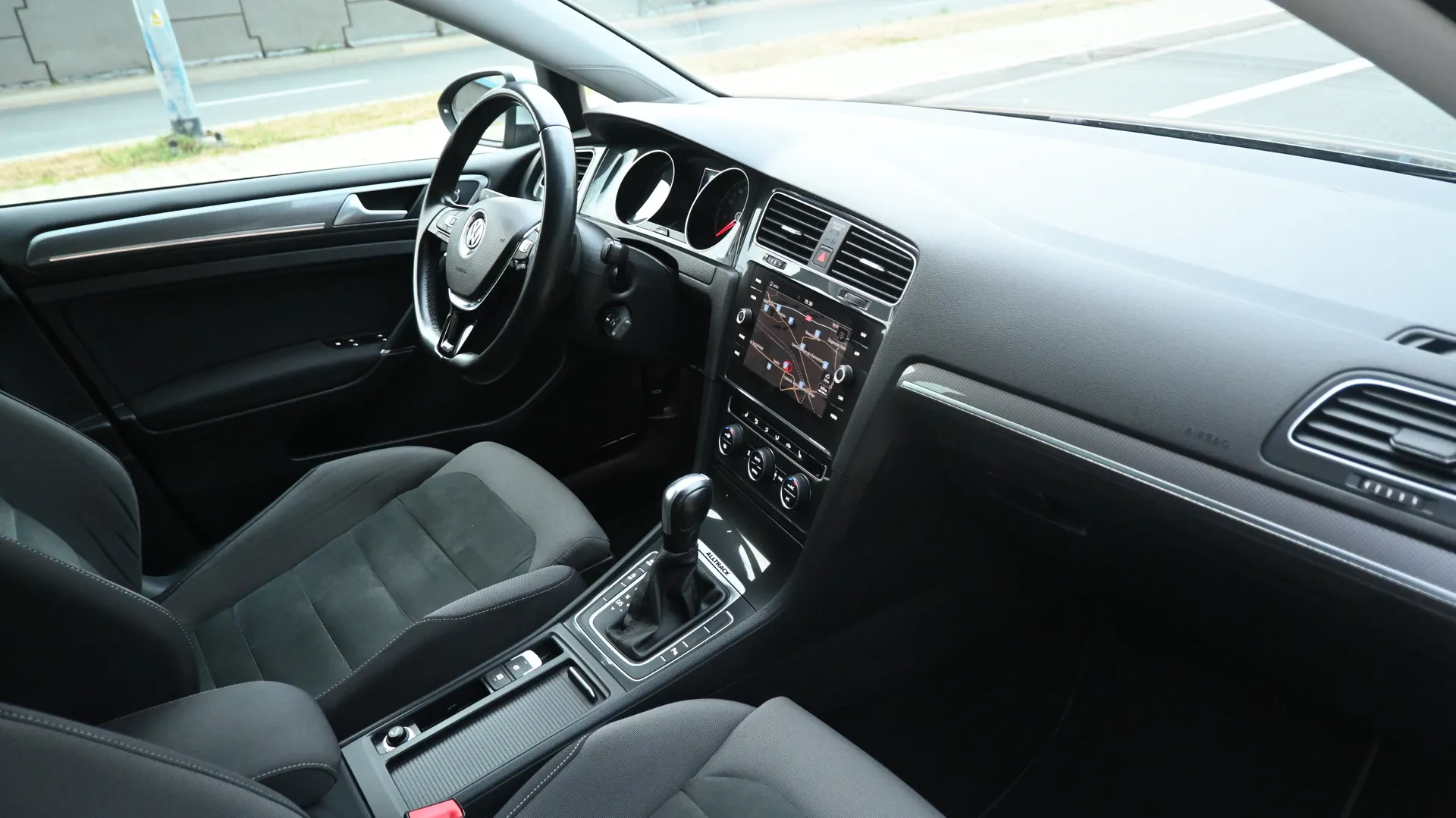 VW Golf VII Alltrack 2.0 TDI DSG 4Motion 2019 na sprzedaż - galeria zdjęć, zdjęcie 42 | AUTOTOJA Kraków VW Golf VII Alltrack 2.0 TDI DSG 4Motion 2019 na sprzedaż - galeria zdjęć, zdjęcie 42 | AUTOTOJA Kraków