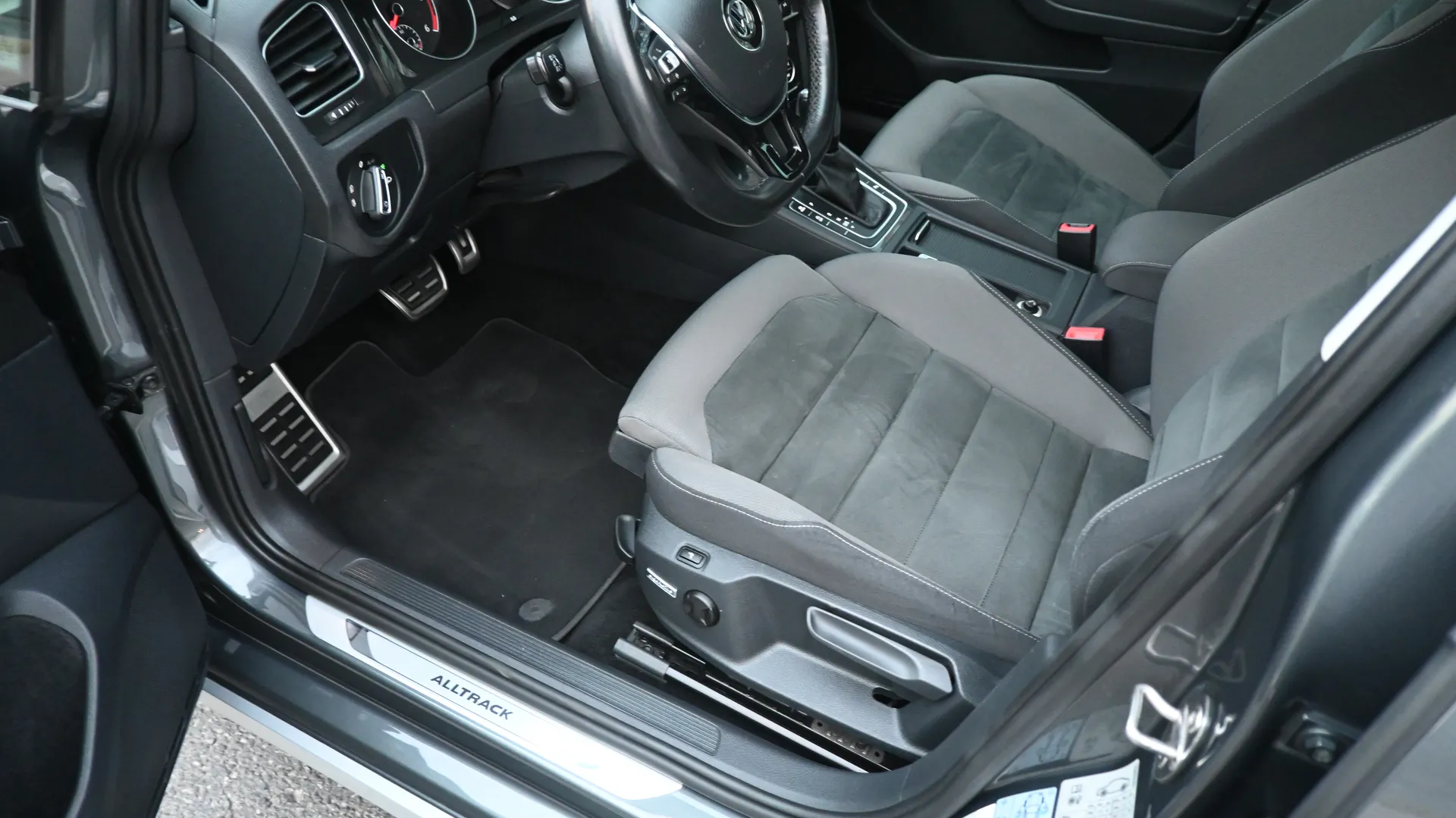 VW Golf VII Alltrack 2.0 TDI DSG 4Motion 2019 na sprzedaż - galeria zdjęć, zdjęcie 45 | AUTOTOJA Kraków VW Golf VII Alltrack 2.0 TDI DSG 4Motion 2019 na sprzedaż - galeria zdjęć, zdjęcie 45 | AUTOTOJA Kraków