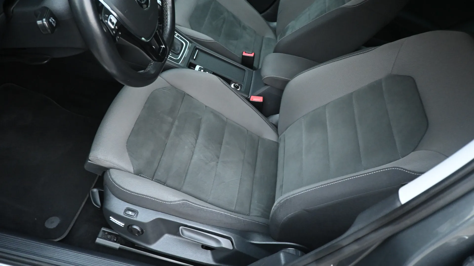 VW Golf VII Alltrack 2.0 TDI DSG 4Motion 2019 na sprzedaż - galeria zdjęć, zdjęcie 49 | AUTOTOJA Kraków VW Golf VII Alltrack 2.0 TDI DSG 4Motion 2019 na sprzedaż - galeria zdjęć, zdjęcie 49 | AUTOTOJA Kraków